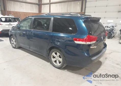 2011 Toyota Sienna Le V6 z USA, uszkodzony, nr VIN 5TDKK3DC5BS095681